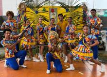 Foto do grupo Studio 8 após apresentação de São João no Compaz Miguel Arraes