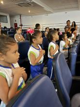 Alunos das creches Pão da Vida e Vovô Arthur, do Coque, no Compaz Dom Hélder Câmara